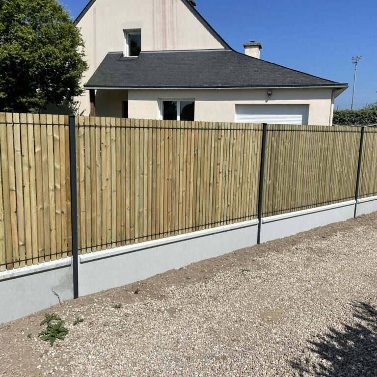 Mur de soutènement + Clôture + Occultants bois