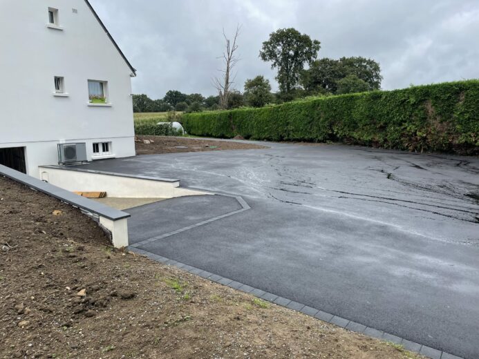 Réalisation de bordures en pavé et enrobé en Morbihan