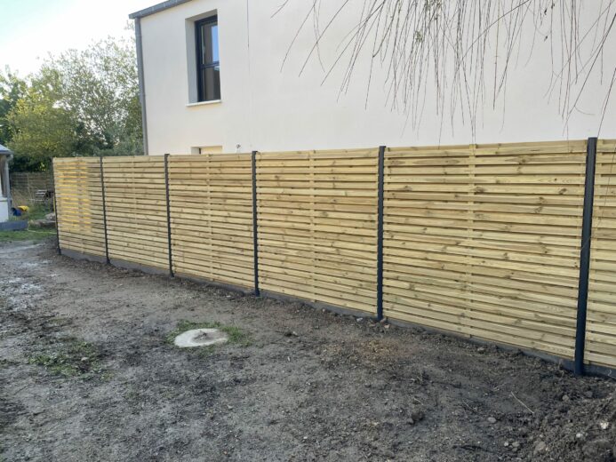 Clôture avec panneaux en bois en Morbihan