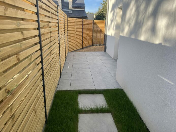 Dallage sur plot + clôture bois + Pas japonais à Séné