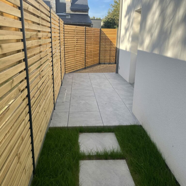 Dallage sur plot + clôture bois + Pas japonais à Séné