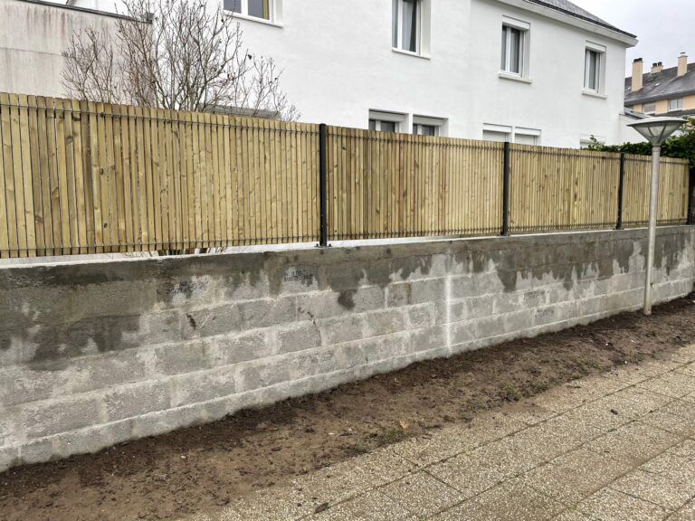 Muret + Clôture rigide + Occultant bois à Vannes