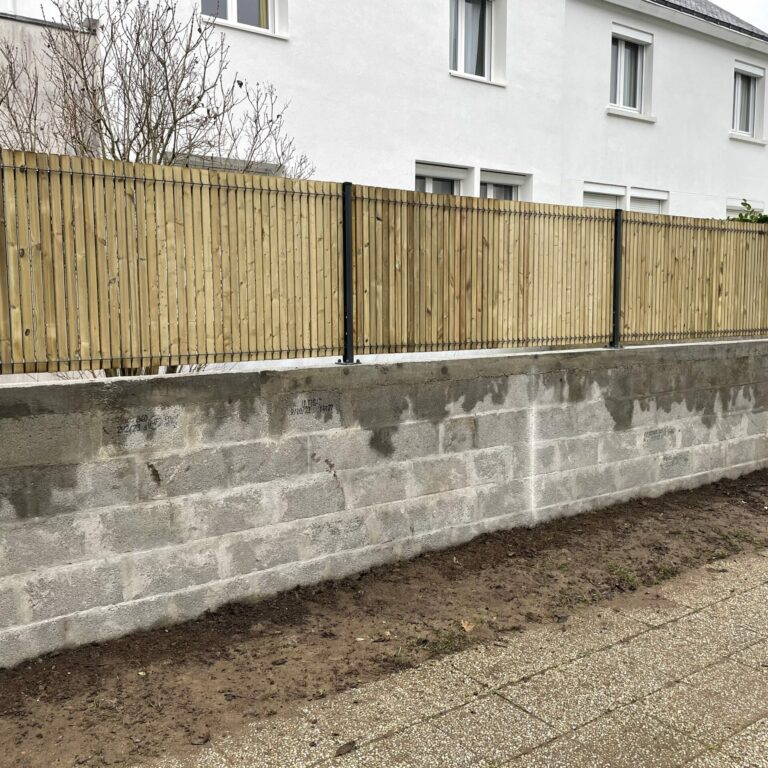 Muret + Clôture rigide + Occultant bois à Vannes