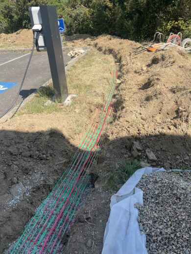 Tranchée pour pose de réseau électrique