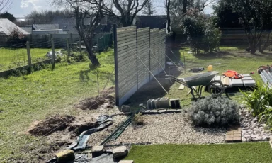 muret de soutènement et cloture bois à Theix