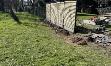muret de soutènement et cloture bois à Theix