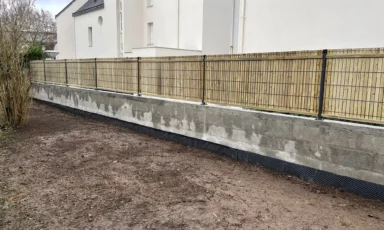 Muret et clôture rigide avec occultant bois à Vannes
