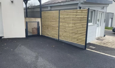 muret de soutènement et cloture bois à Theix