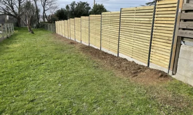 muret de soutènement et cloture bois à Theix