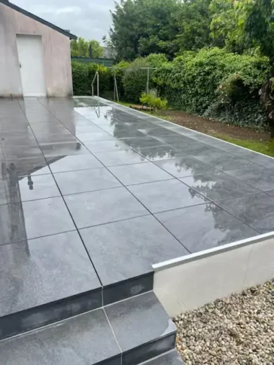 Dallage pour réalisation d'un escalier d'extérieur et terrasse à Auray