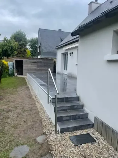 Dallage pour réalisation d'un escalier d'extérieur et terrasse à Auray